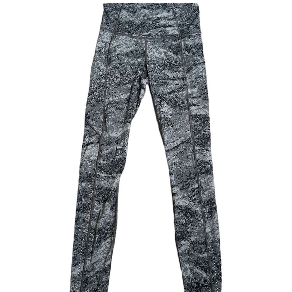Lululemon gray printed leggings size 4 Gym, yoga , workout